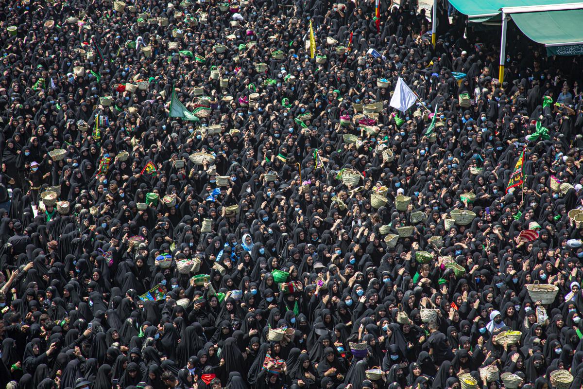 Les tribus irakiennes commémorent les cérémonies de l'enterrement de l'Imam Hussein et de sa famille (as)