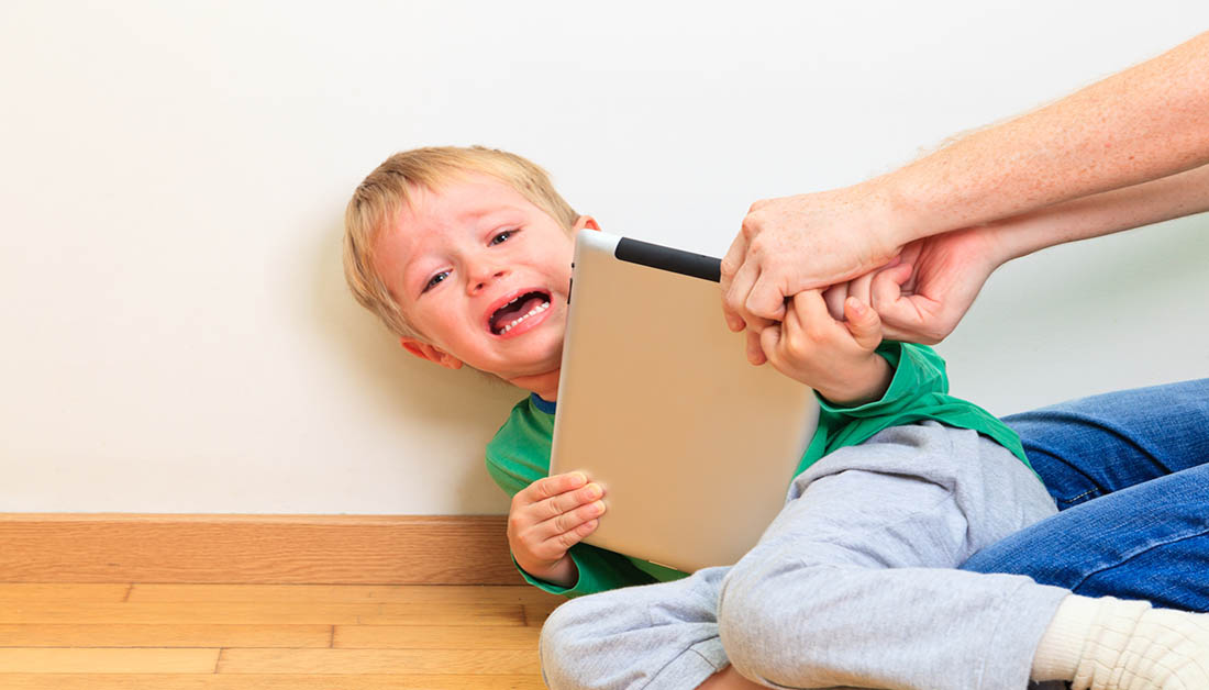 أخطاء تربوية يعتقد الآباء أنها صحيحة