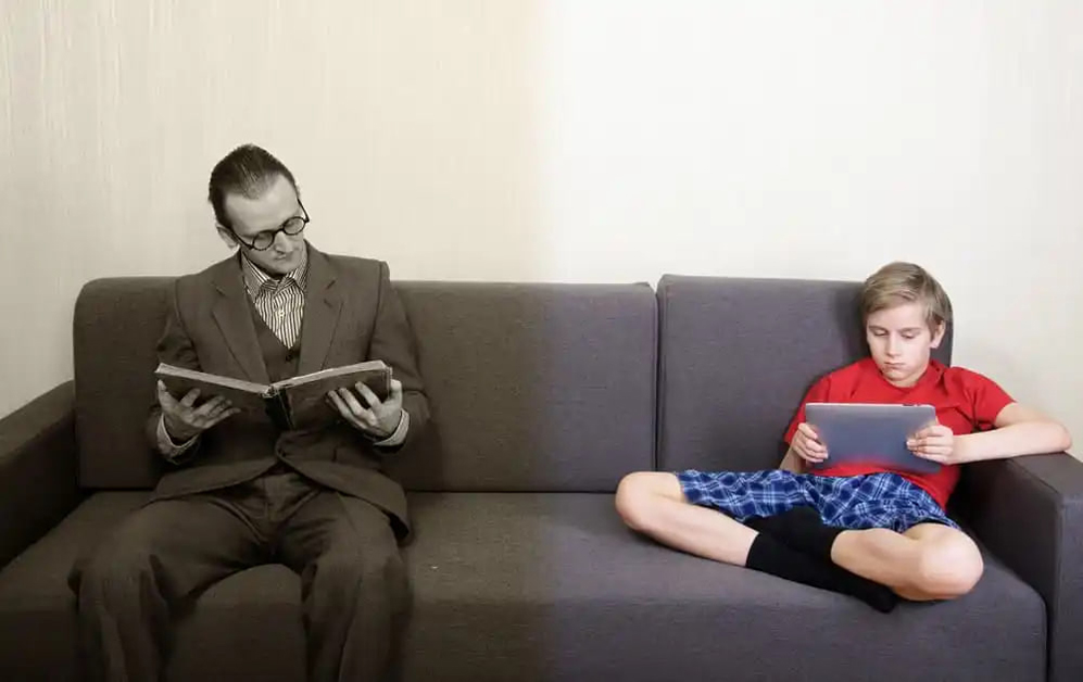 في مهبّ الكلمات: صراع الأجيال وأزلية المعنى