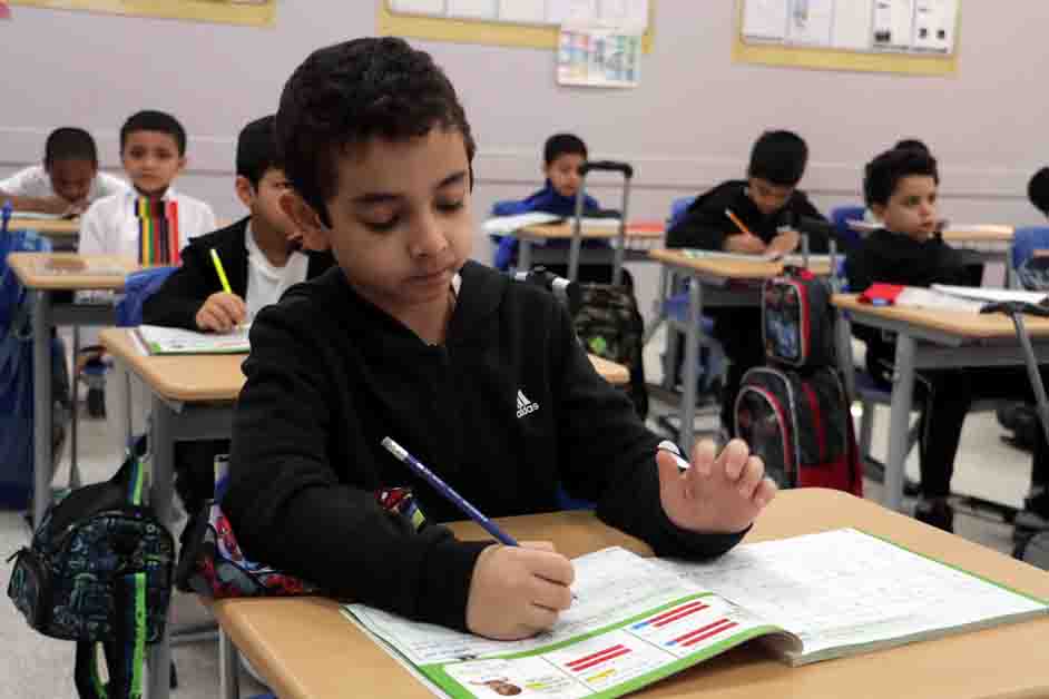 أصداء القاعات: كيف يرى الطلاب تعامل الأساتذة في الامتحانات؟