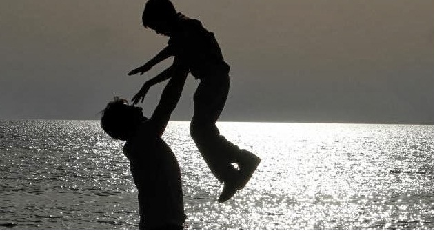 دور الاب في تنشئة وتربية ابناءه
