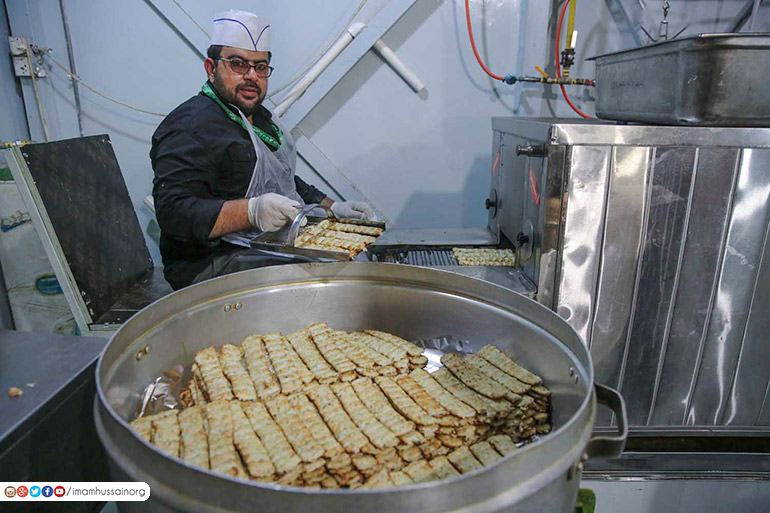 صور تشاهدها للمرة الأولى عن إعداد الطعام داخل مضيف الإمام الحسين 582ef4d3a2c787