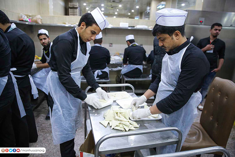 صور تشاهدها للمرة الأولى عن إعداد الطعام داخل مضيف الإمام الحسين 582ef4f4b3bbc6