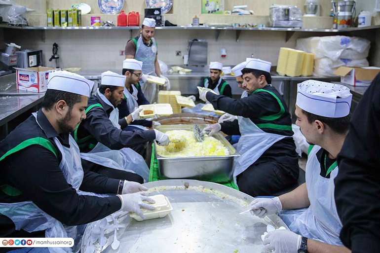 صور تشاهدها للمرة الأولى عن إعداد الطعام داخل مضيف الإمام الحسين 582ef4f4b40a67