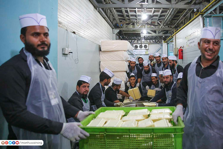 صور تشاهدها للمرة الأولى عن إعداد الطعام داخل مضيف الإمام الحسين 582ef4f4b459e8