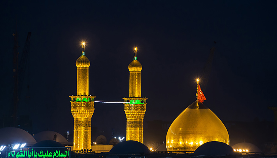 Replacing black banner of dome of Imam Hussain Shrine with red one