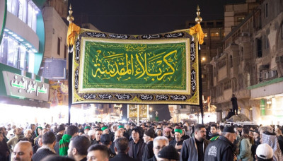 توفير وسائل النقل وخدمات تنظيمية.. شاهد بالصور: العتبة الحسينية تقدم خدمات نوعية لموكب عزاء كربلاء لإحياء ذكرى استشهاد الإمام علي (ع) في النجف